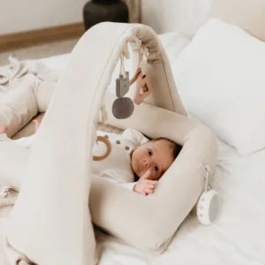 Baby nest modular cu arcada de jucarii si aparat sunete 4in1 Sand Sleepee