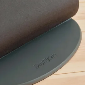 Balansoar BabyBjorn cu aspect delicat de petala tesatura matlasata Bliss Anthracite