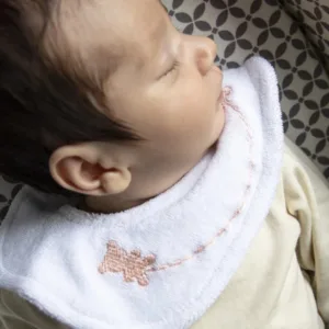 Baveta BabyJem cu broderie Teddy Alb