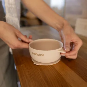Bol din silicon cu ventuza si capac Babyono Bej