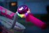 Clopotel roz cu lumini led multicolore pentru bicicleta