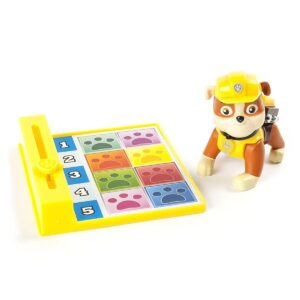 Figurina si insigna Paw Patrol