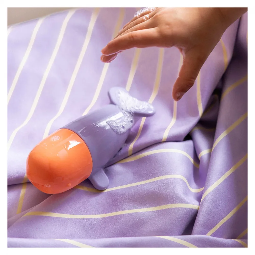 Jucarie stropitoare de baie din silicon Balena Squeezi