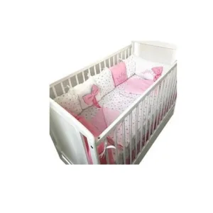 Lenjerie personalizata cu aparatori din 7 pernute pufoase Roz cu stelute gri pe alb 120x60 cm