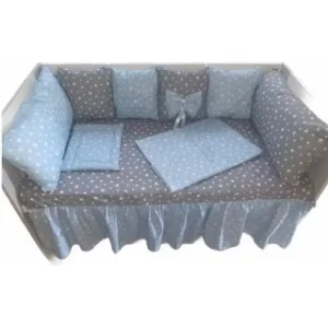 Lenjerie personalizata cu aparatori din 7 pernute pufoase Stelute pe gri si albastru 140x70 cm