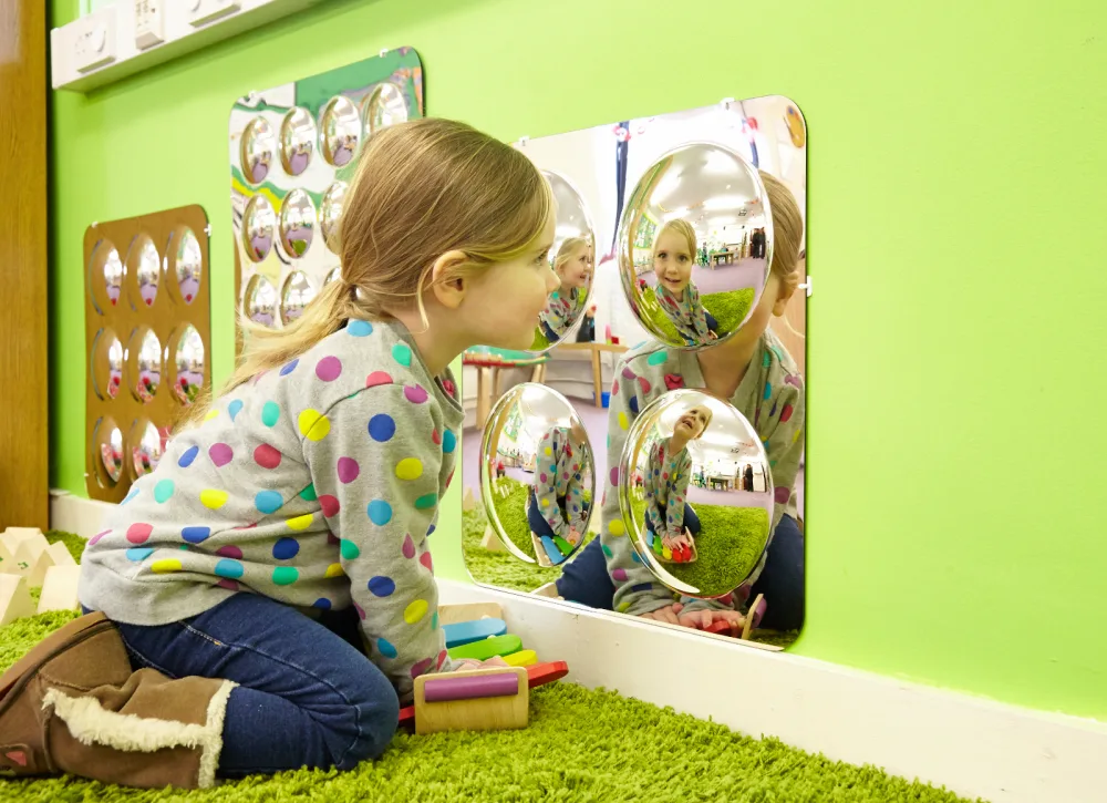 Oglinda acrilica Commotion cu 4 cupole