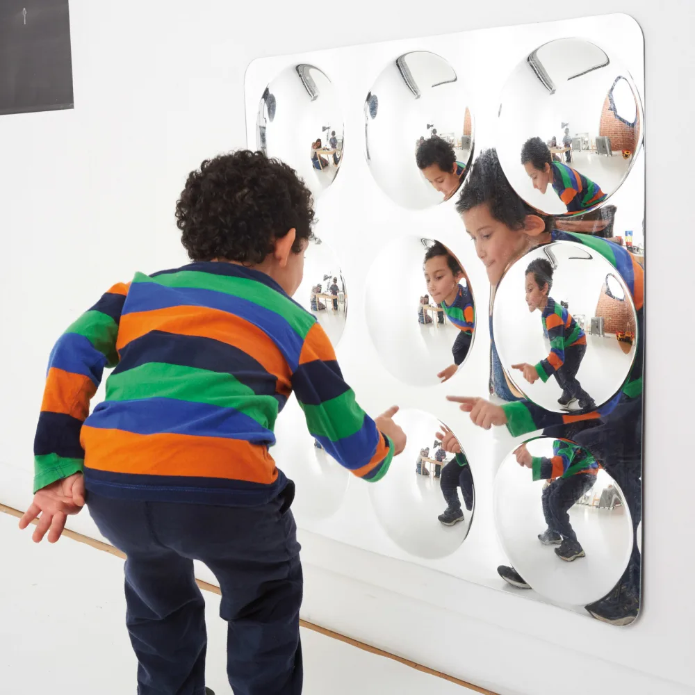 Oglinda senzoriala acrilica gigant Commotion cu 9 cupole