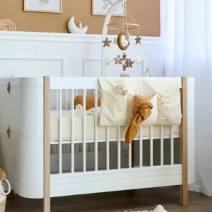 Organizator suspendat din muselina pentru pat