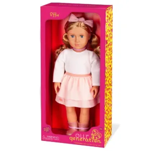 Papusa Effie in tinuta roz