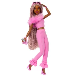 Papusa cu costum roz Barbie Deluxe Fashionista
