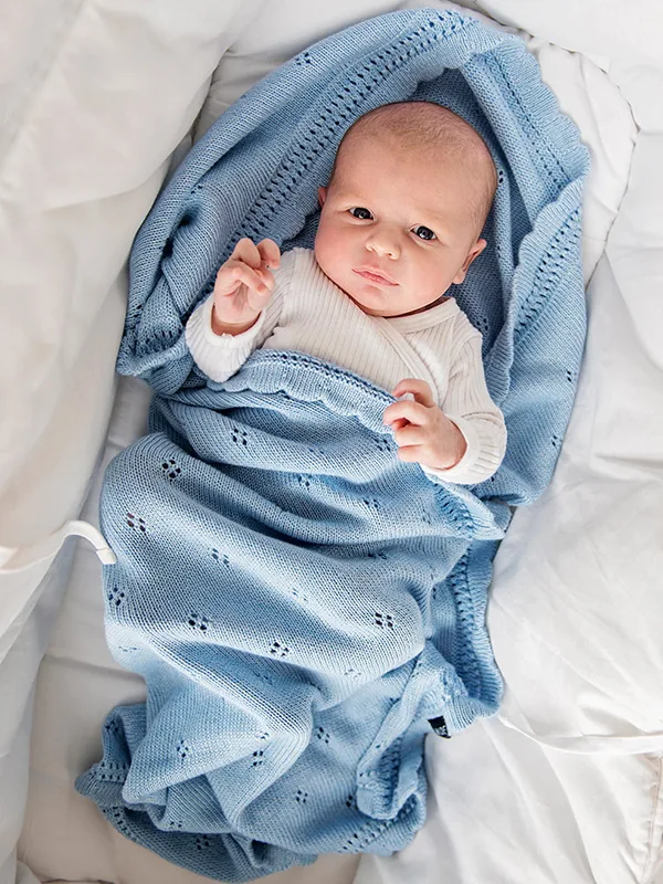 Paturica crosetata din bambus si bumbac model Daisy 80x100 cm