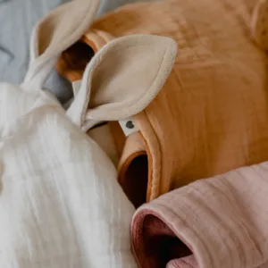 Paturica cu urechiuse Bibs Kangaroo ivory