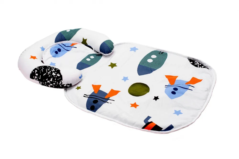 Paturica impermeabila cu tetiera detasabila model Rachete