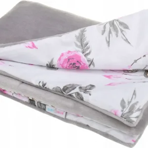 Paturica pentru copii BabyMam flowers realizata cu doua fete din bumbac si din plus pufos