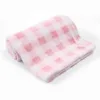 Paturica pufoasa pentru bebelusi 76 x 102 cm model carouri roz