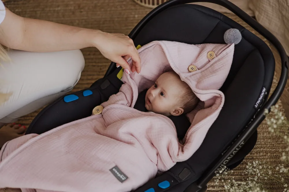 Paturica universala pentru scoica auto bumbacmuselina Sleepee Pink light 1.5 Tog