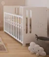 Patut din lemn Pasarele alb cu laterala culisanta si protectie silicon pentru dentitie 120 x 60 cm