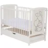 Patut din lemn cu roti Timmi Heart Qmini 120x60 cm cu sertar din lemn de pin mdf somiera reglabila alb