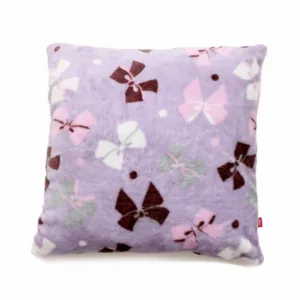 Perna pufoasa de plus cu doua fete mov cu fundite fata si gri cu buline pe verso 37x37 cm