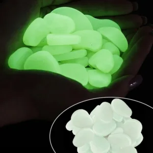 Pietricele fosforescente translucide care lumineaza verde