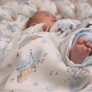 Pilota pentru copii Nature Bamboo by Amy din bambus si umplutura hipoalergenica BabySoft nori calatori