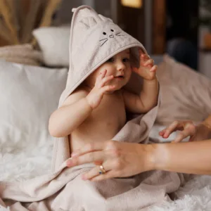 Prosop baie bambus cu gluga 100 x 100 cm Babyono bej