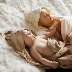 Prosop baie bambus cu gluga 100 x 100 cm Babyono maro