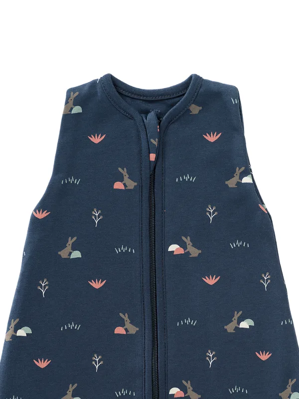 Sac de dormit cocon din bumbac organic 0-3 luni model Rabbit Mood Indigo