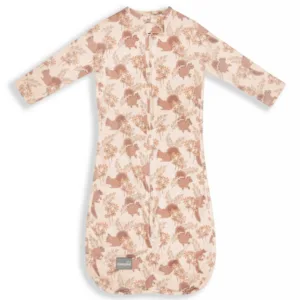 Saculet Swaddle pentru infasat din bumbac + caciulita Animale de epoca Almond Sleepee