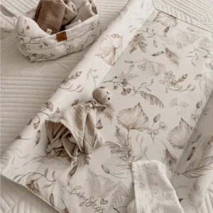 Saltea de infasat cu spate intarit si margini de protectie 50x80 cm Peony Dreamland