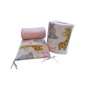 Set 2 aparatori laterale din bumbac pentru patut 120x60 cm Beberoyal HippoGiraffe Roz