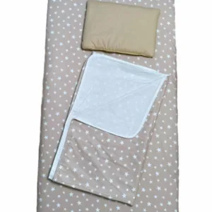 Set 3 piese paturica cu cearsaf si pernuta 140x70 cm Stelute pe bej