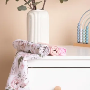 Set 3 piese pentru bebelusi din muselina Sensillo Trio Pink EG-0102 cu paturica