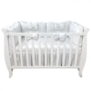 Set 4 perne aparatori super groase albe + cearsaf cu volanas si fundite 120x60 cm alb