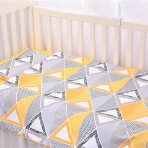 Set complet 7 piese lenjerie si aparatori patut 120x60 cm din bumbac model forme geometrice