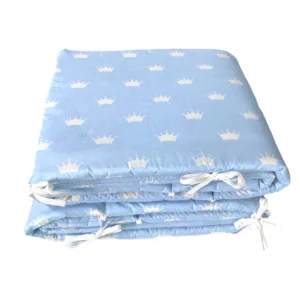 Set de aparatori pufoase h35 pat 120x60 cm DeLuxe Coronite albe pe albastru