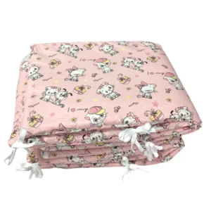 Set de aparatori pufoase h35 pat 140x70 cm DeLuxe Pisici pe roz