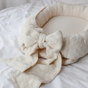 Suport de dormit babynest BabyLy din bumbac brodat Lilly cu funda 70x50 cm