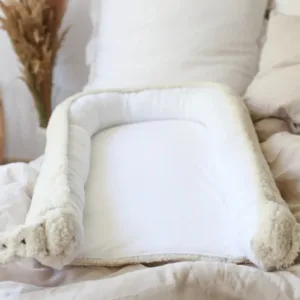 Suport de dormit babynest premium bumbac organic si tesatura bucle crem Teddy by BabyLy 80x50 cm