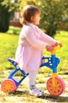 Tricicleta de echilibru fara pedale cu trei roti Minibike Blue recomandata copiilor de la 1 an